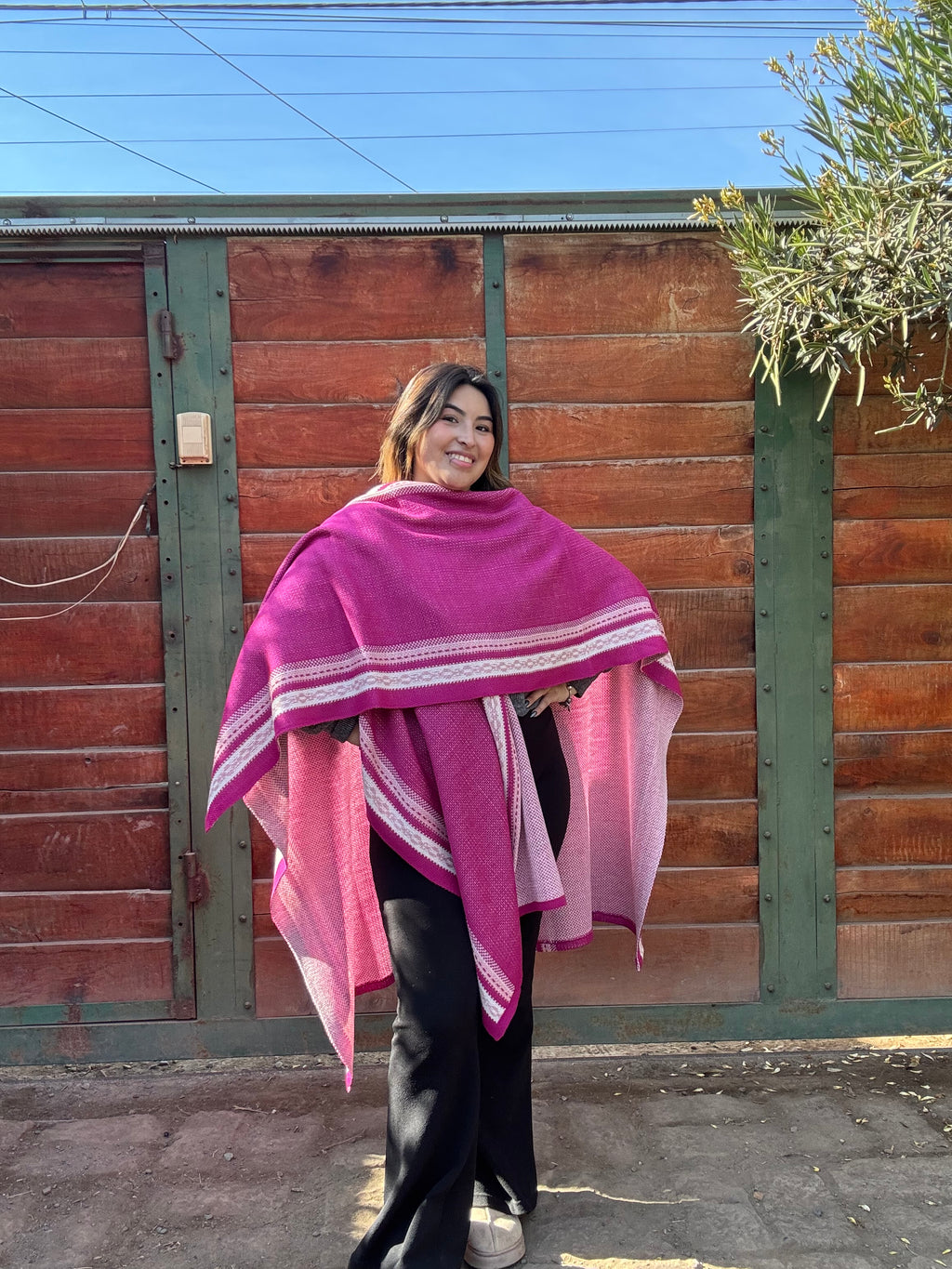 Ruana Fucsia Diseño Étnico