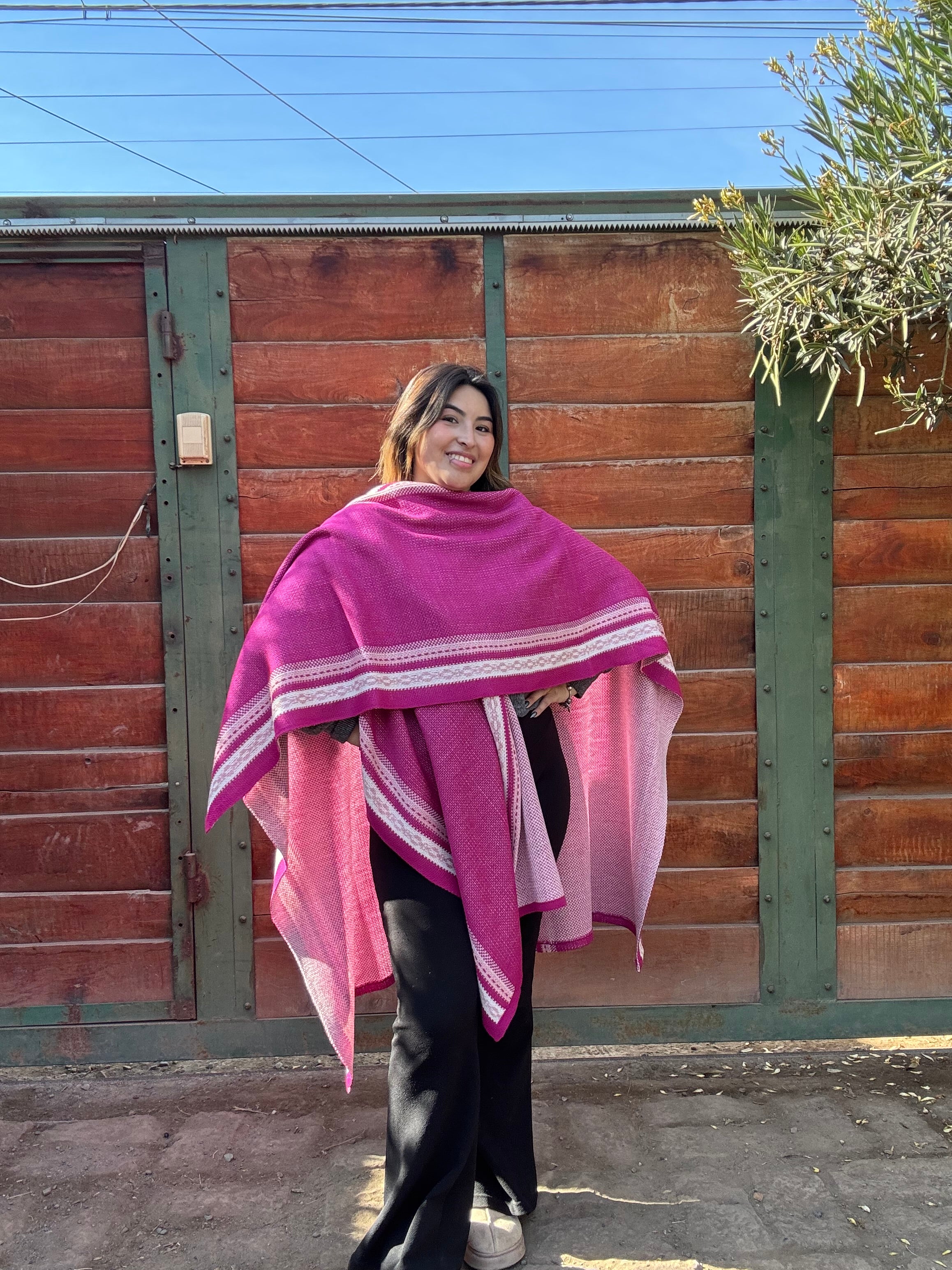 Ruana Fucsia Diseño Étnico