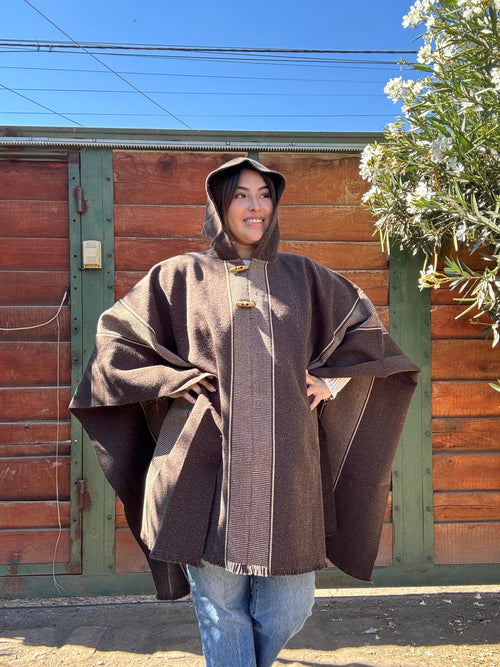 Poncho de Huaso Chocolate con Capucha