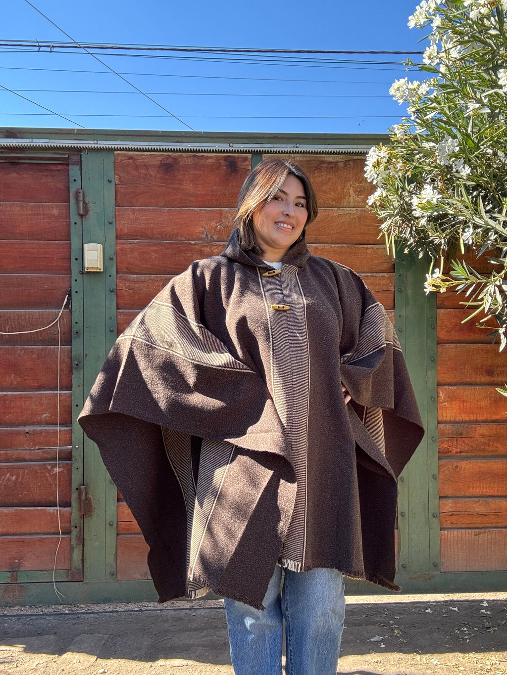 Poncho de Huaso Chocolate con Capucha