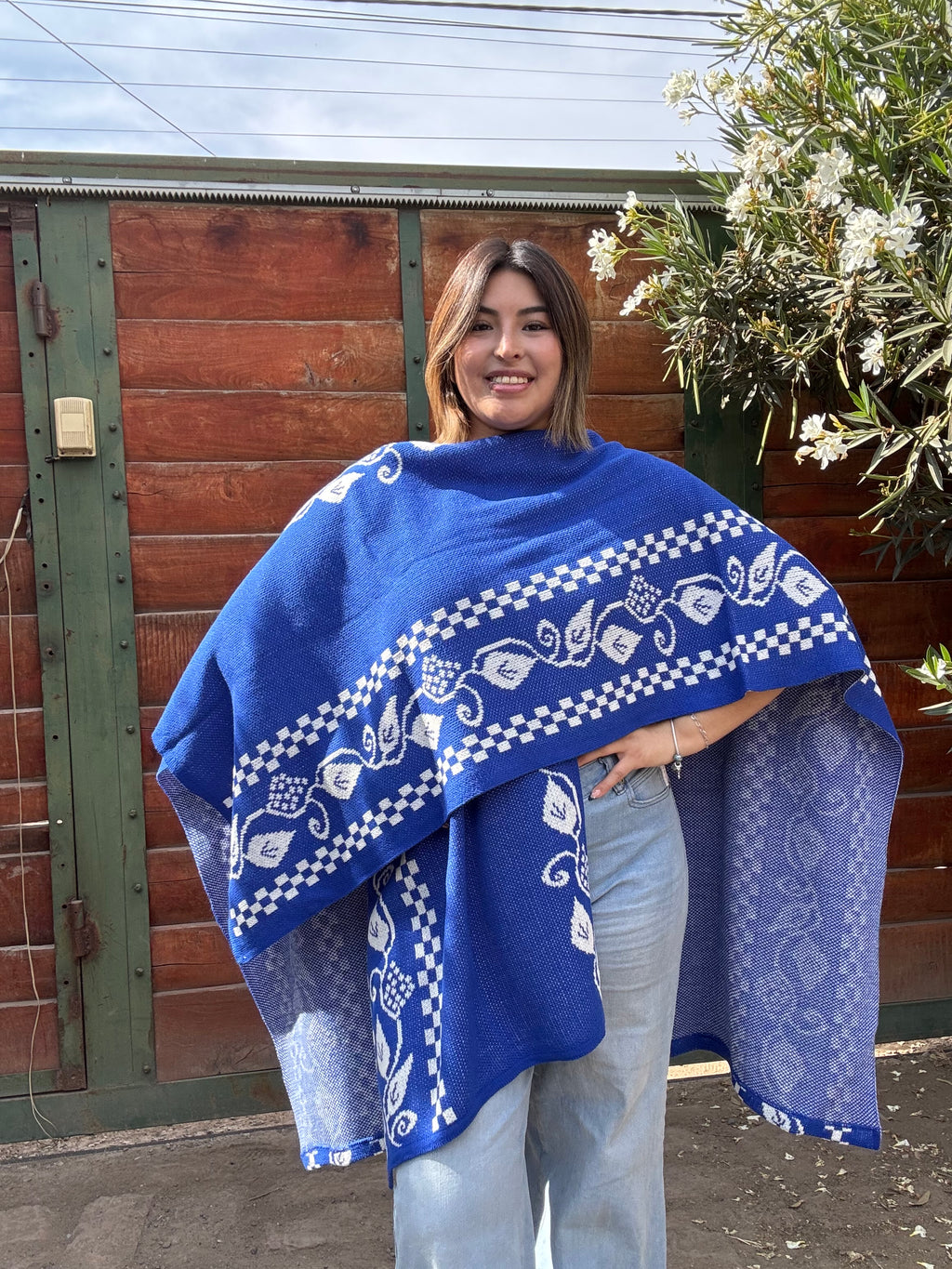 Ruana Azul Diseño Hojas
