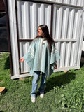 Poncho Menta 1.50mt Diseño Peinecillo Crudo y Capucha