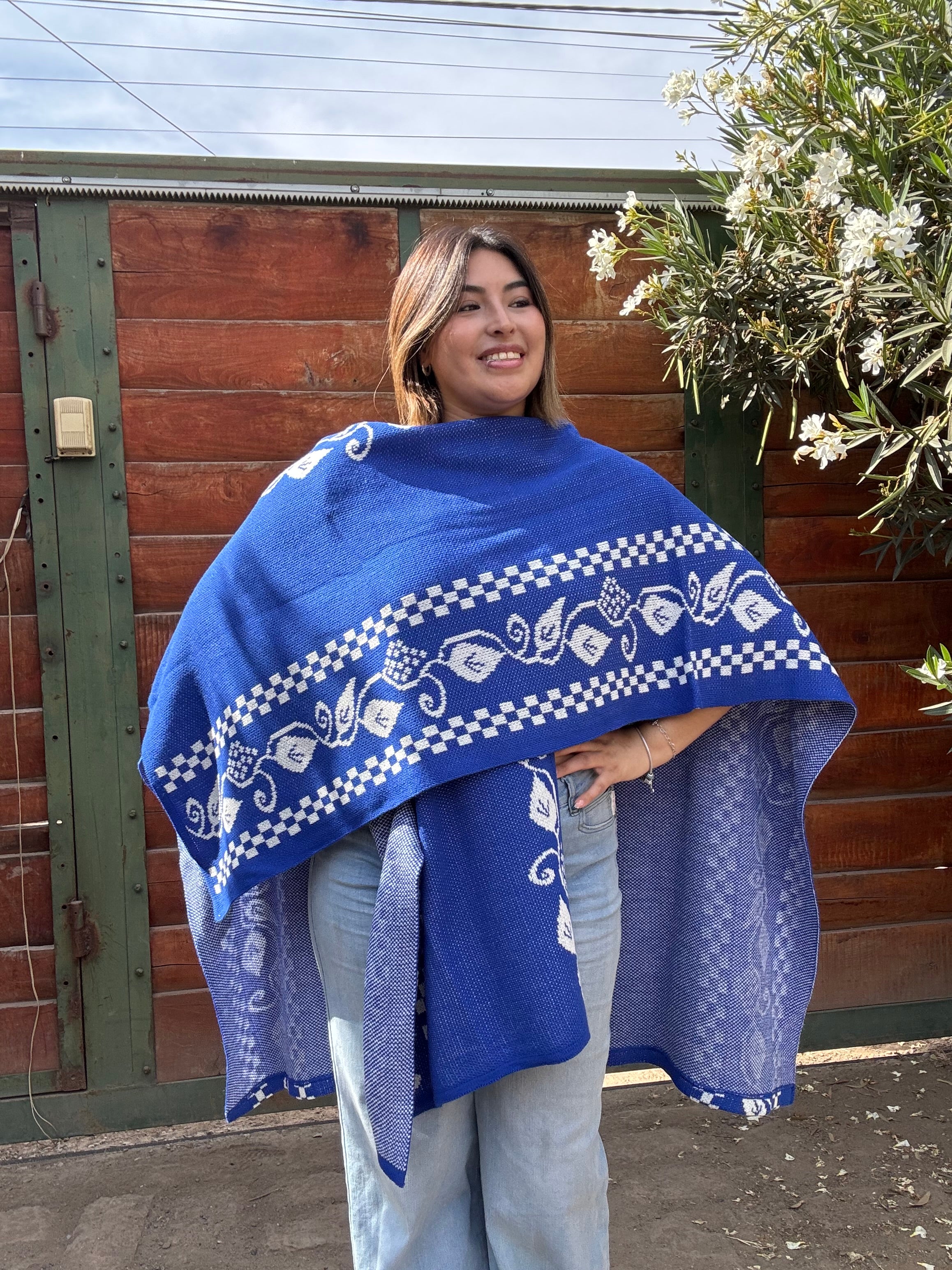 Ruana Azul Diseño Hojas