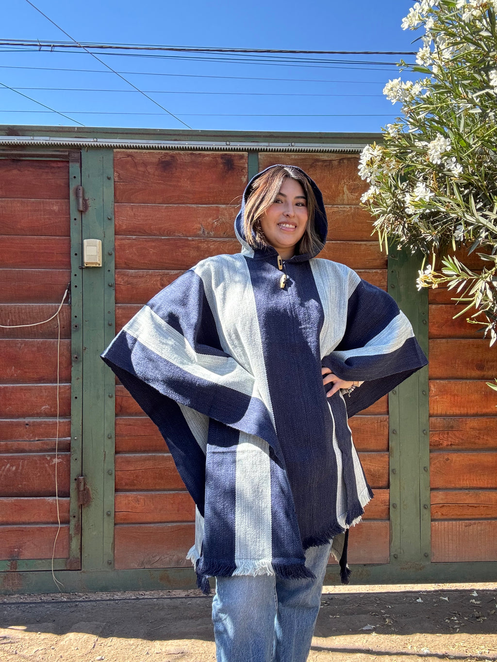 Poncho de Huaso Azul con Capucha
