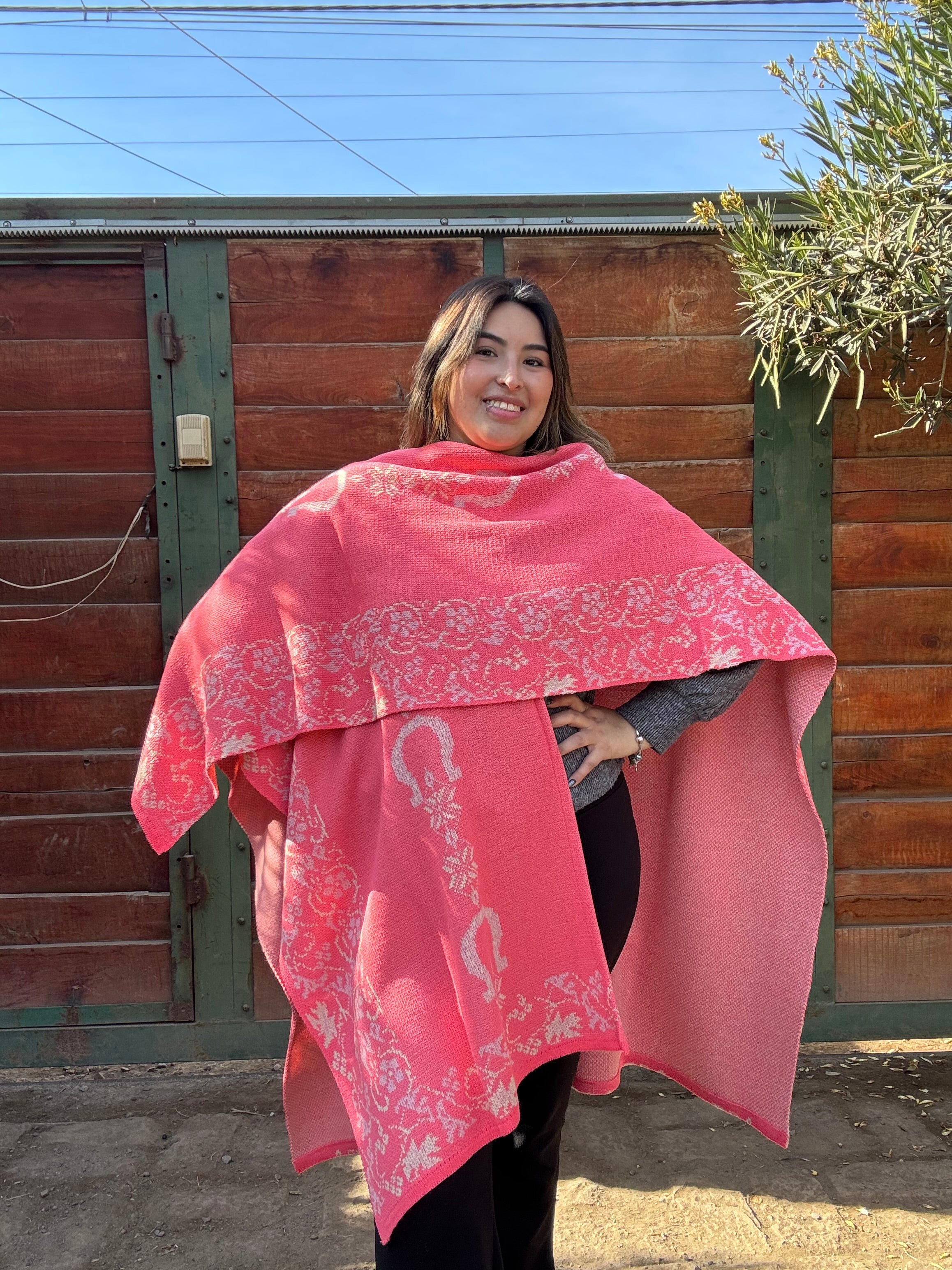 Ruana Magenta Diseño Herraduras Rosa 3 Colores