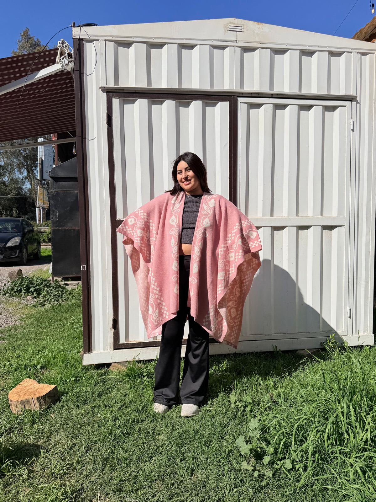 Ruana Rosada Diseño Hojas Blancas