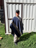 Poncho Azul con Peinecillo Crudo