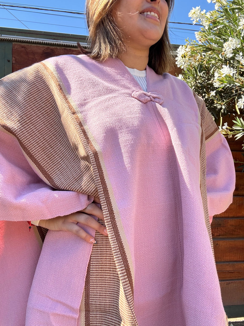 Poncho de Huaso Rosada con Dos Franjas Café