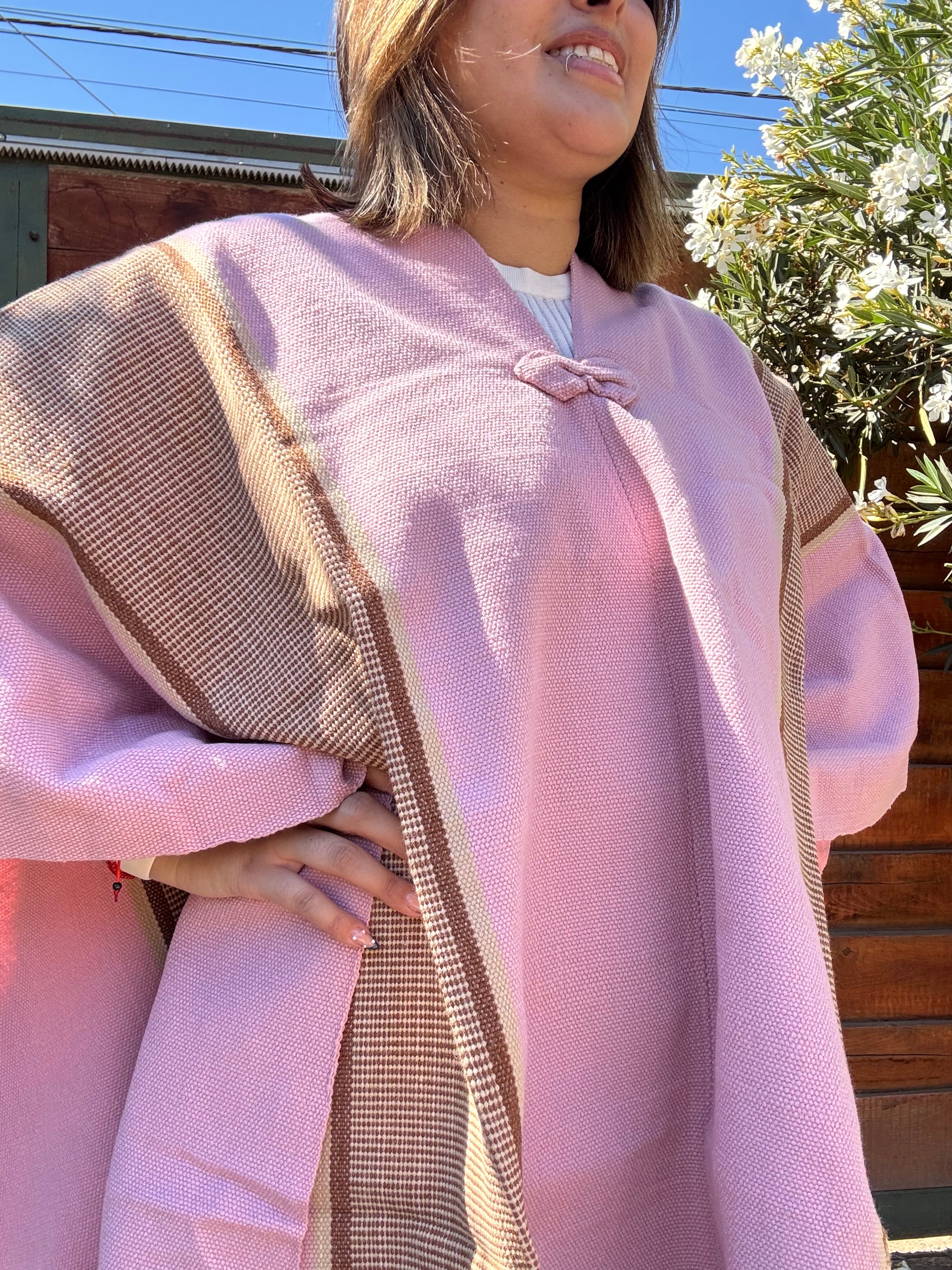 Poncho de Huaso Rosada con Dos Franjas Café