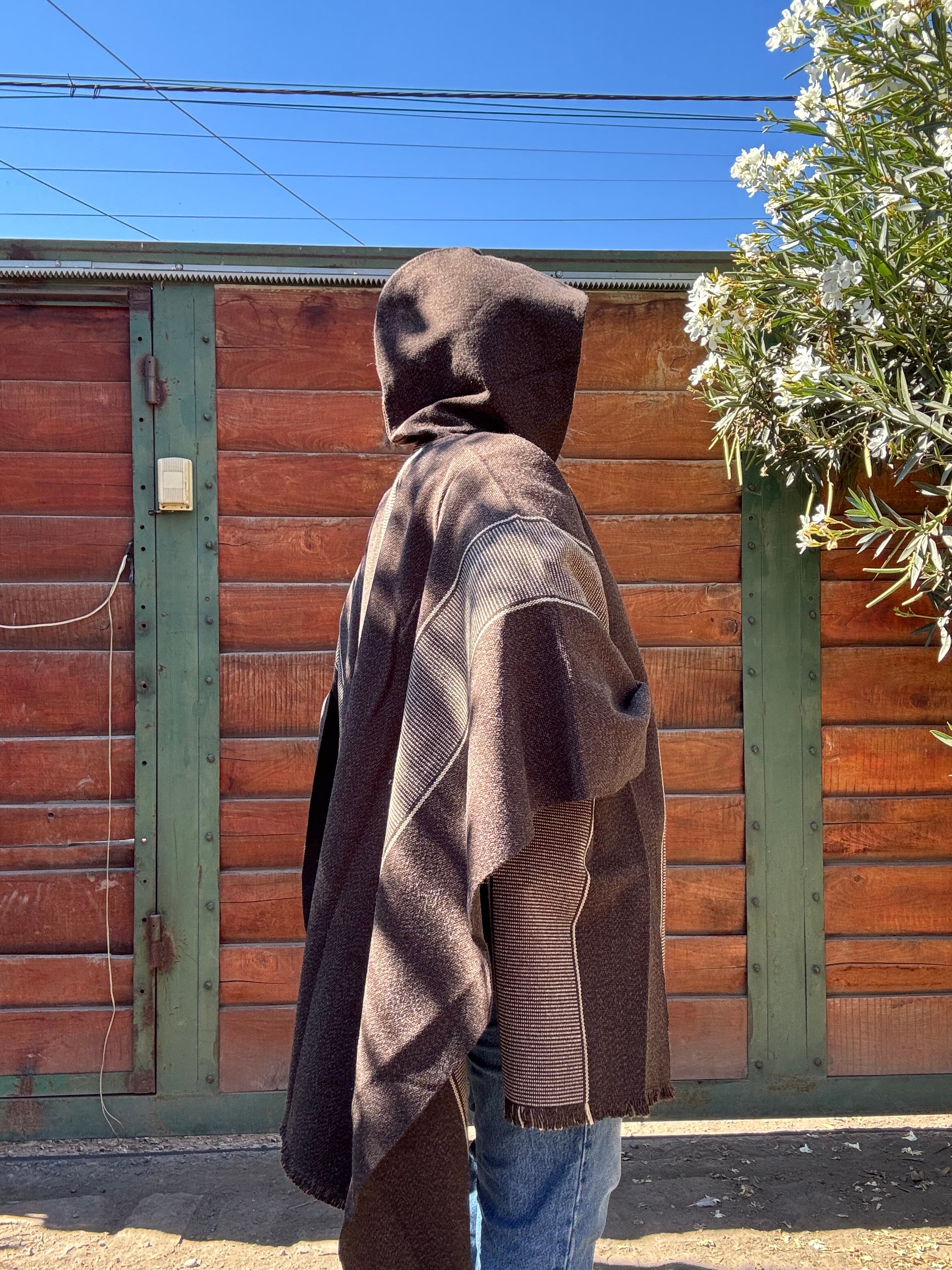 Poncho de Huaso Chocolate con Capucha