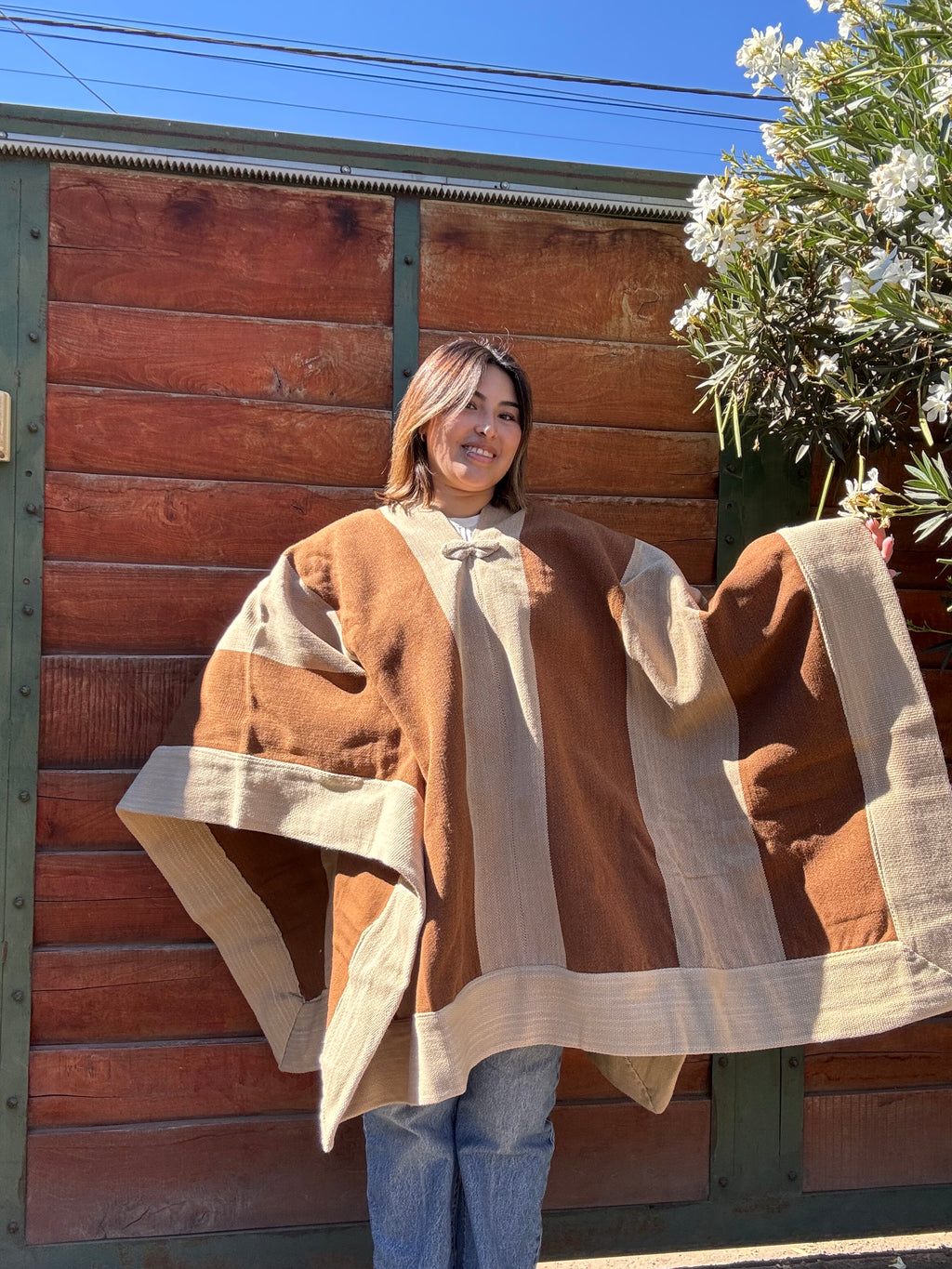 Poncho de Huaso Enguinchado Vicuña con Franjas Beige