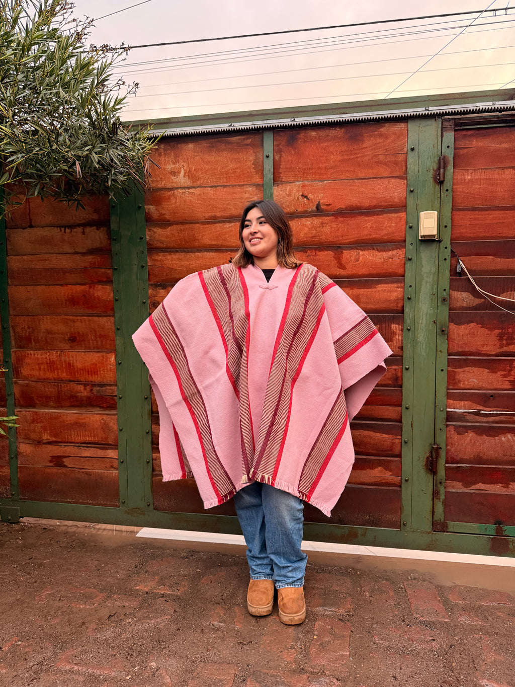 Poncho Rosado Diseño Mapuche Tonos Rosa