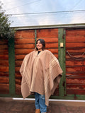 Poncho Visón con Peinecillo Beige