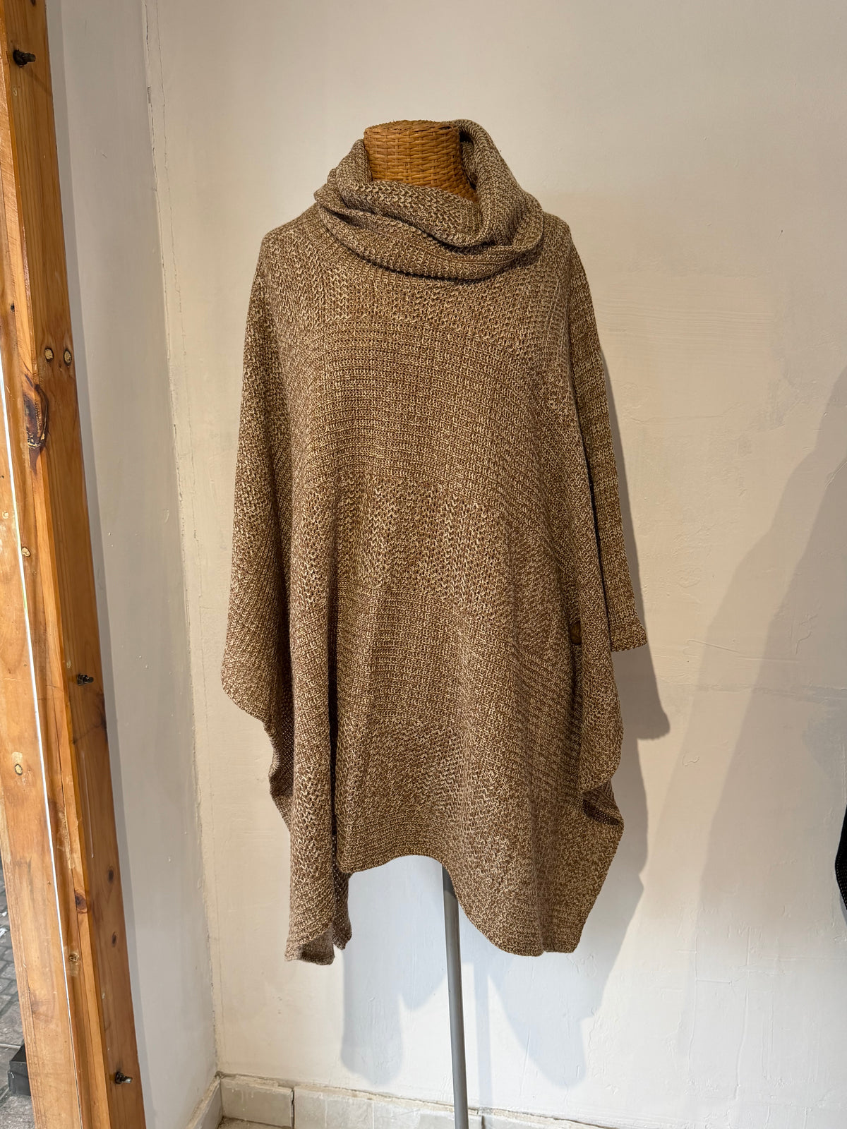 Poncho Vestir Capuchino