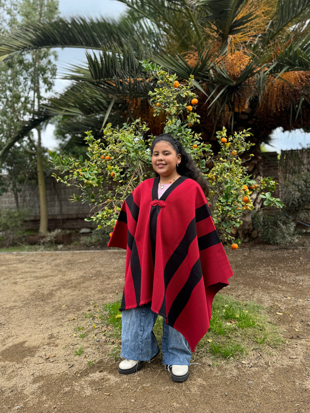 Poncho de Huaso Kids Rojo 1.50mt con Franjas Negras