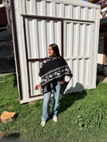 Ruana Negra Diseño Hojas Crudo – Talla 14