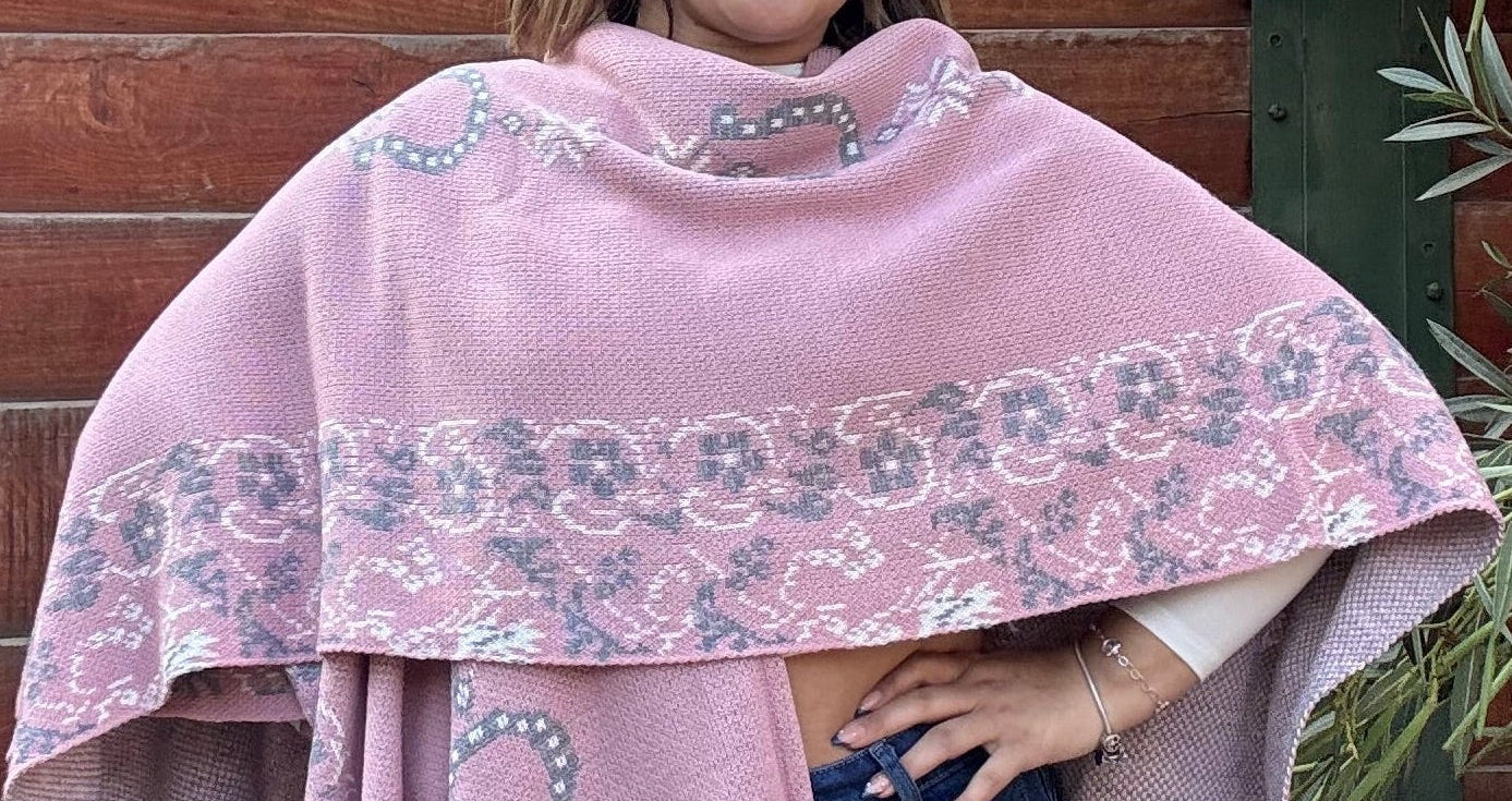 Ruana Rosada Diseño Herraduras Gris 3 Colores