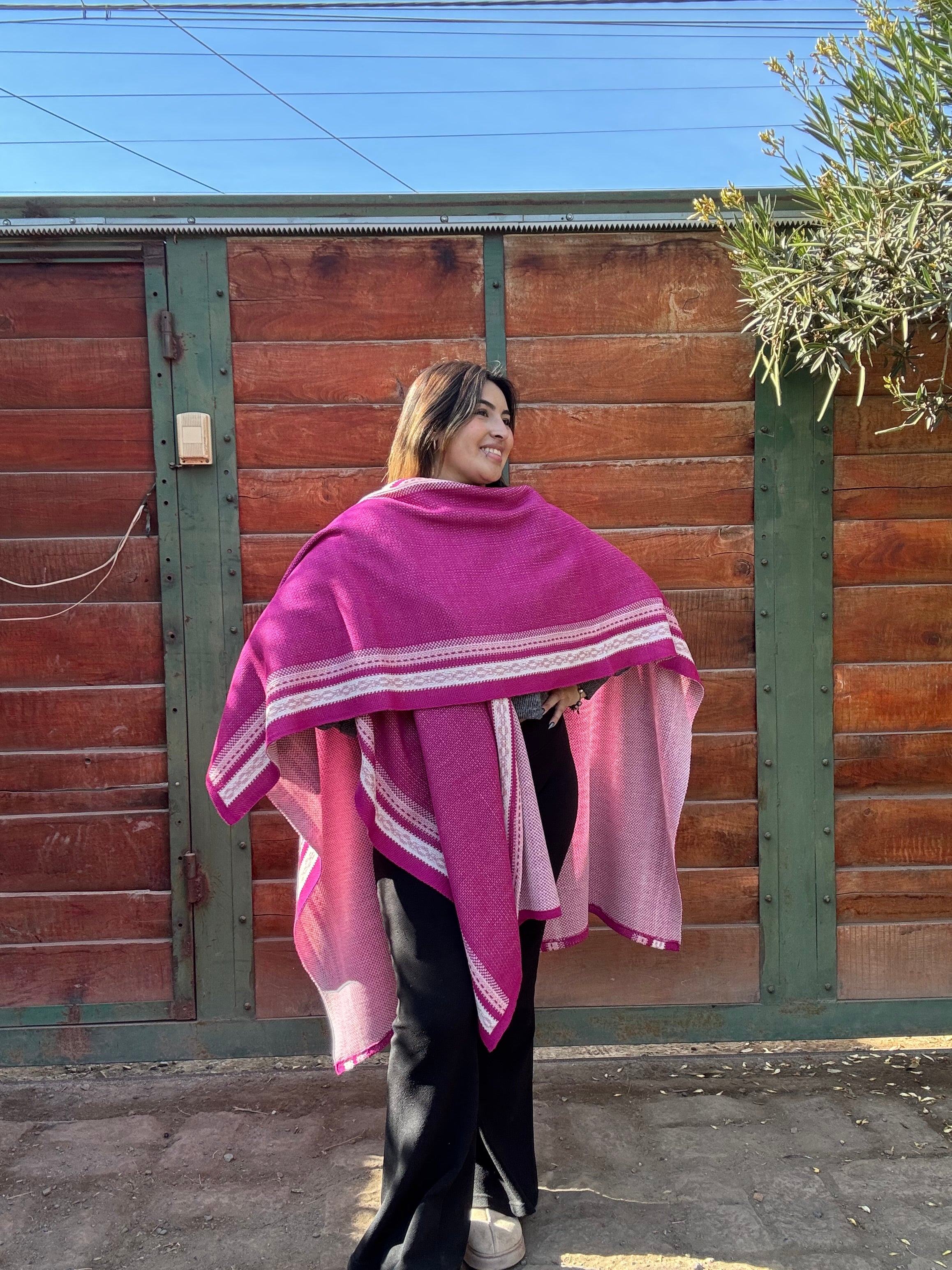 Ruana Fucsia Diseño Étnico