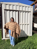 Ruana de Huasa Liviana Visón con Franjas Beige
