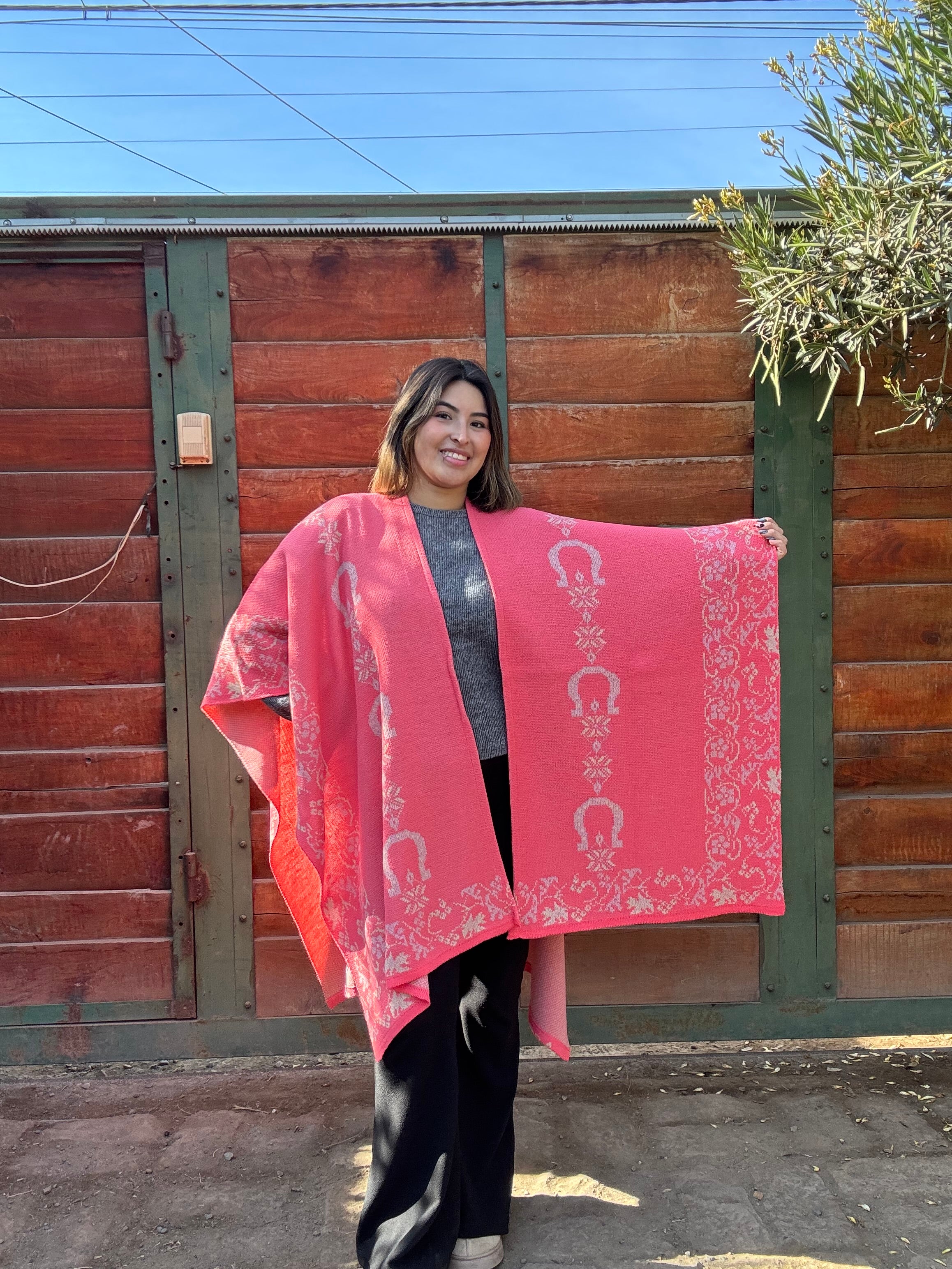 Ruana Magenta Diseño Herraduras Rosa 3 Colores