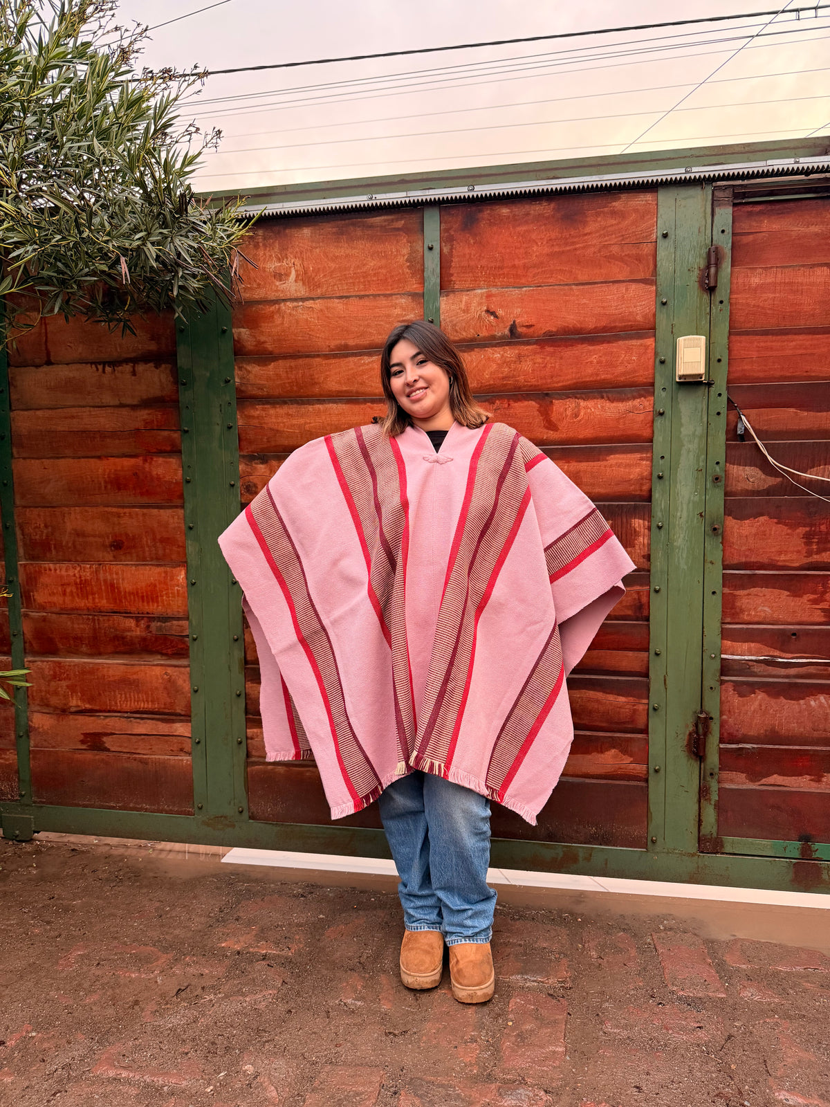 Poncho Rosado Diseño Mapuche Tonos Rosa