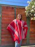 Poncho de Huaso Rojo con Detalles Rosados