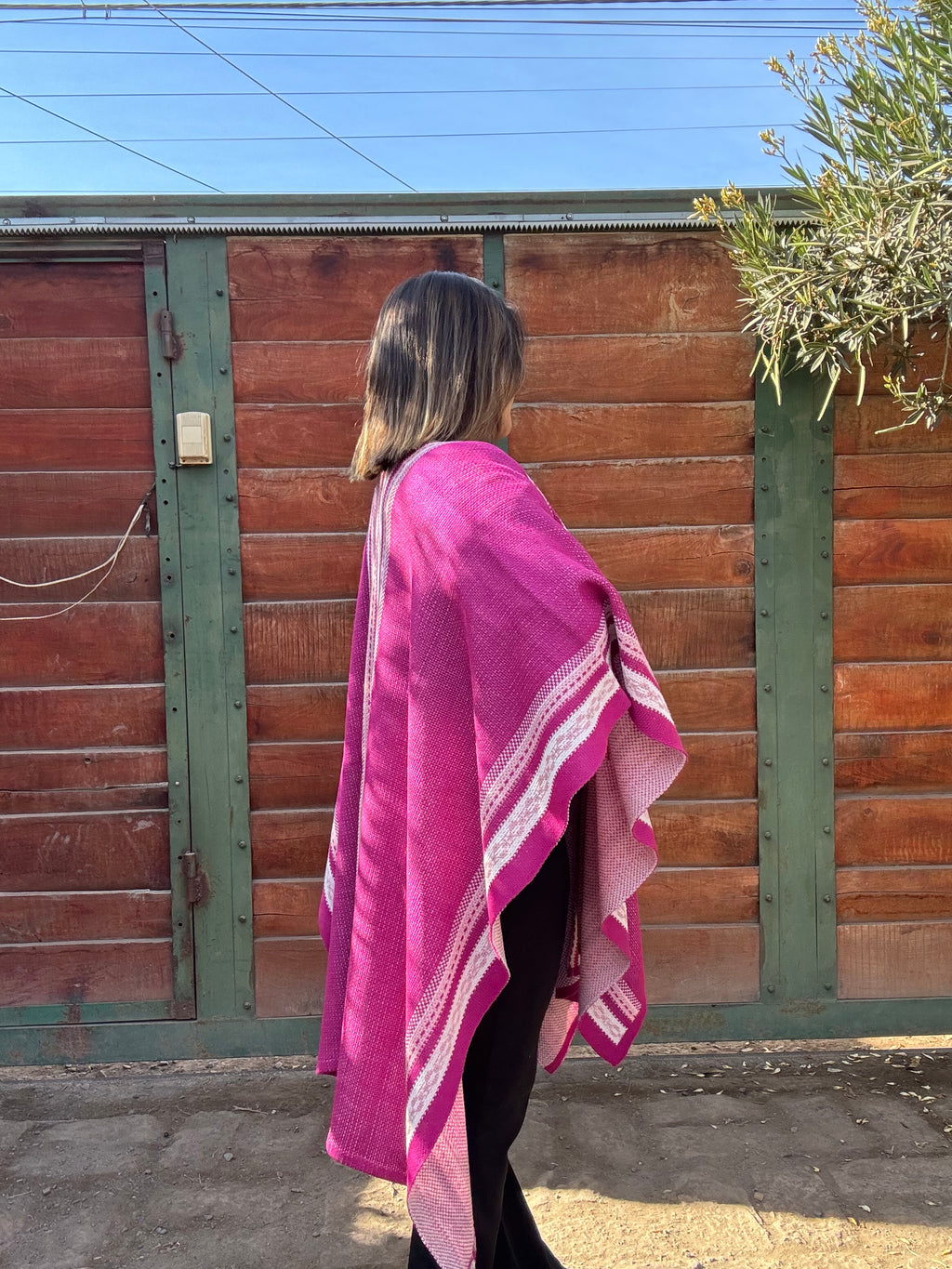 Ruana Fucsia Diseño Étnico