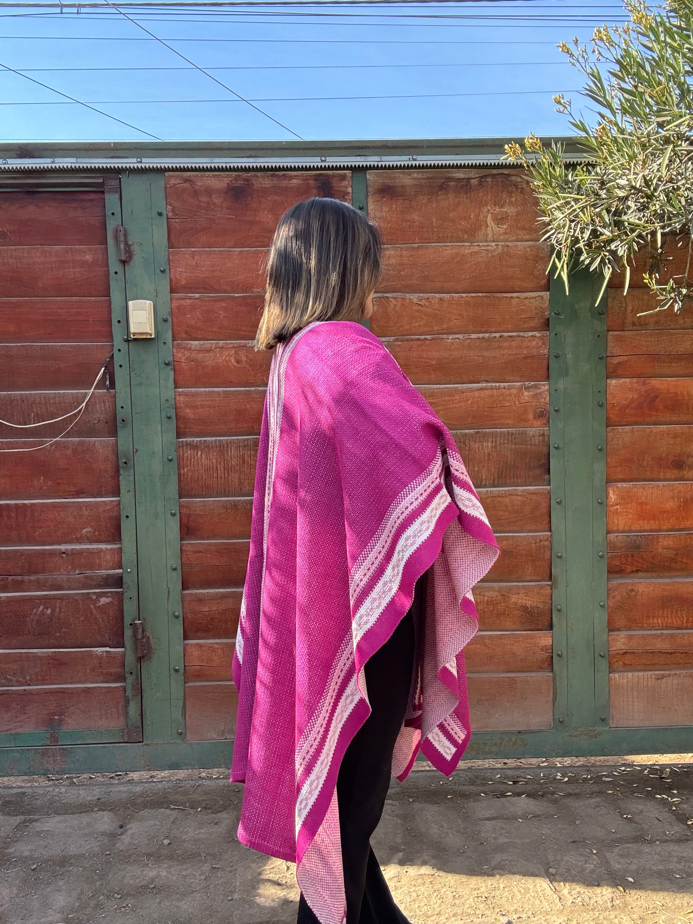 Ruana Fucsia Diseño Étnico