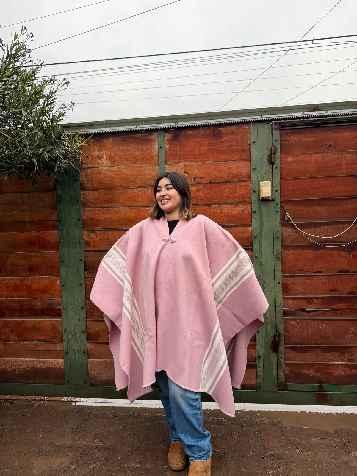 Poncho Rosado con Peinecillo Crudo
