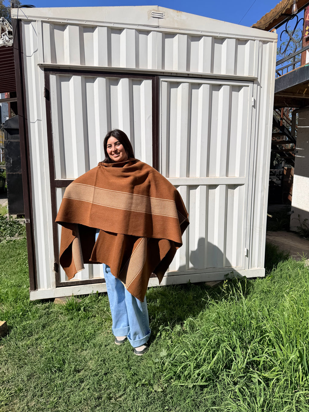 Ruana Huasa Vicuña Diseño Mapuche Beige y Capucha