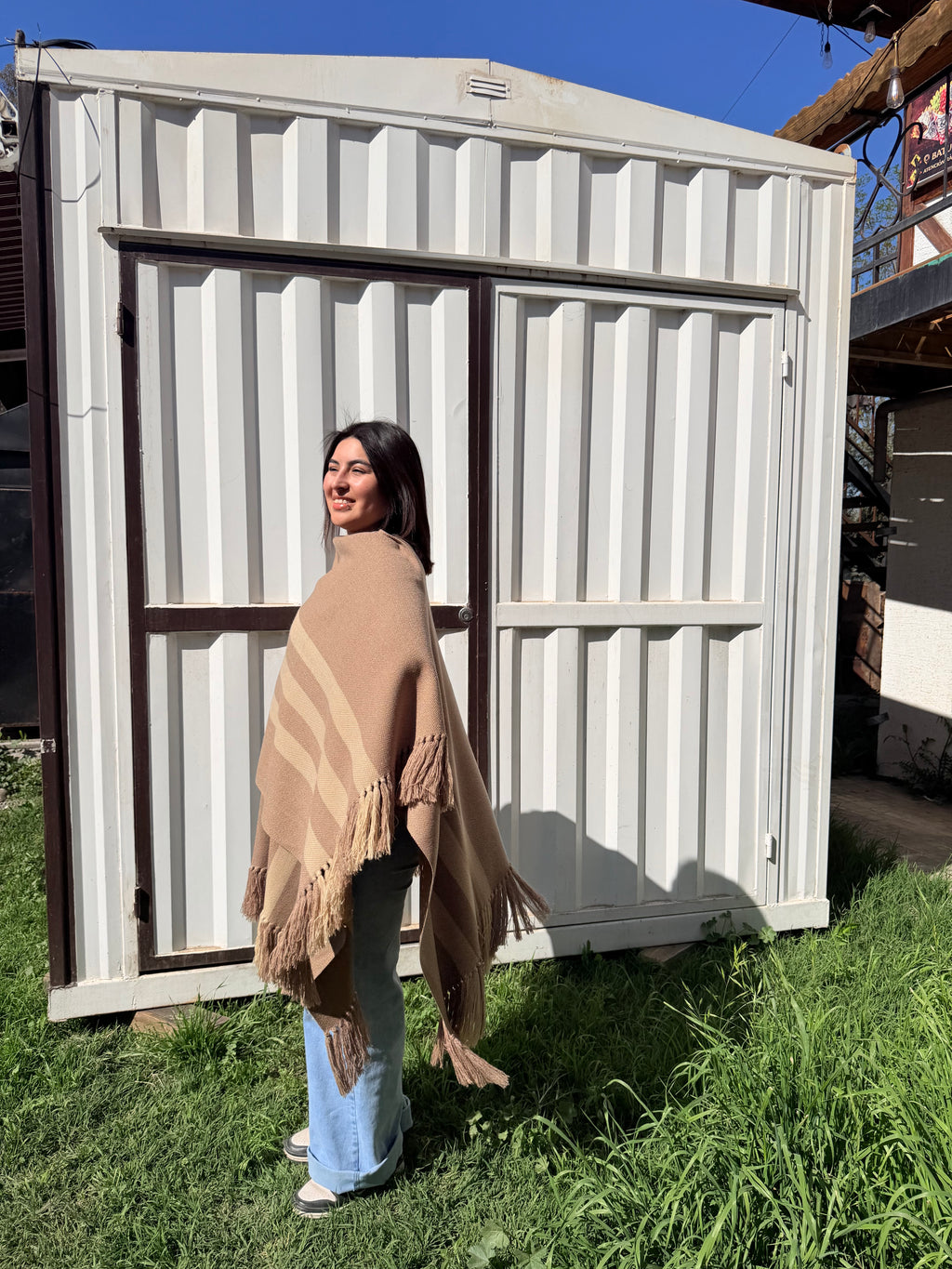 Ruana de Huasa Liviana Visón con Franjas Beige
