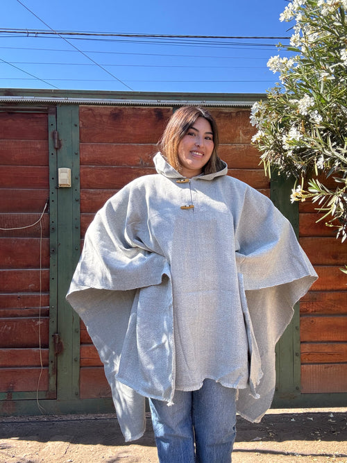 Poncho de Huaso Gris con Capucha