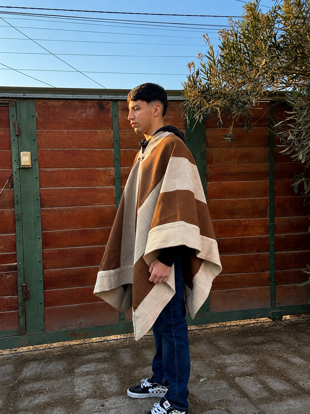 Poncho de Huaso Enguinchado Vicuña con Franjas Beige