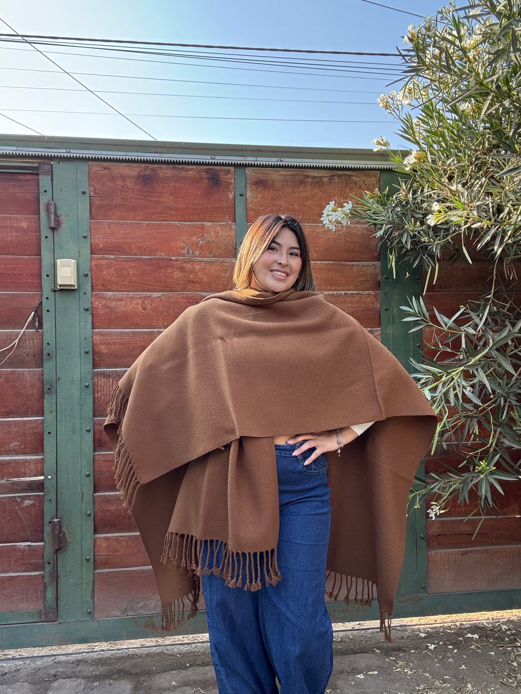 Ruana Vicuña con Flecos Tejida a Telar
