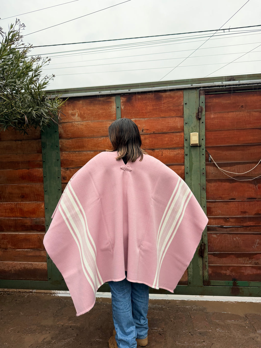 Poncho Rosado con Peinecillo Crudo