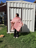 Ruana Rosada Diseño Hojas Blancas