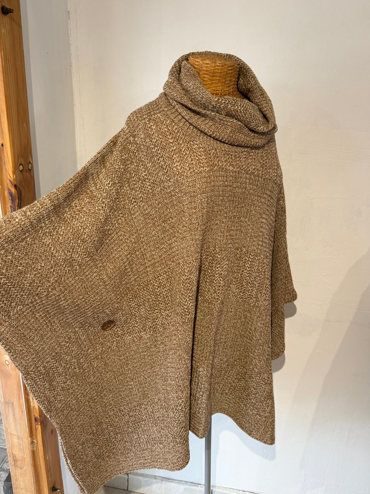 Poncho Vestir Capuchino