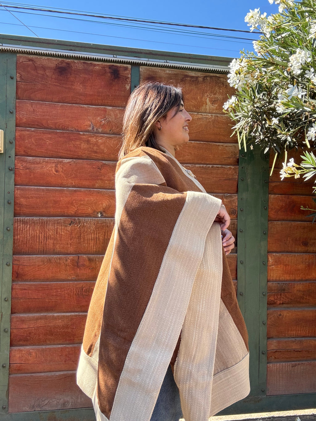 Poncho de Huaso Enguinchado Vicuña con Franjas Beige