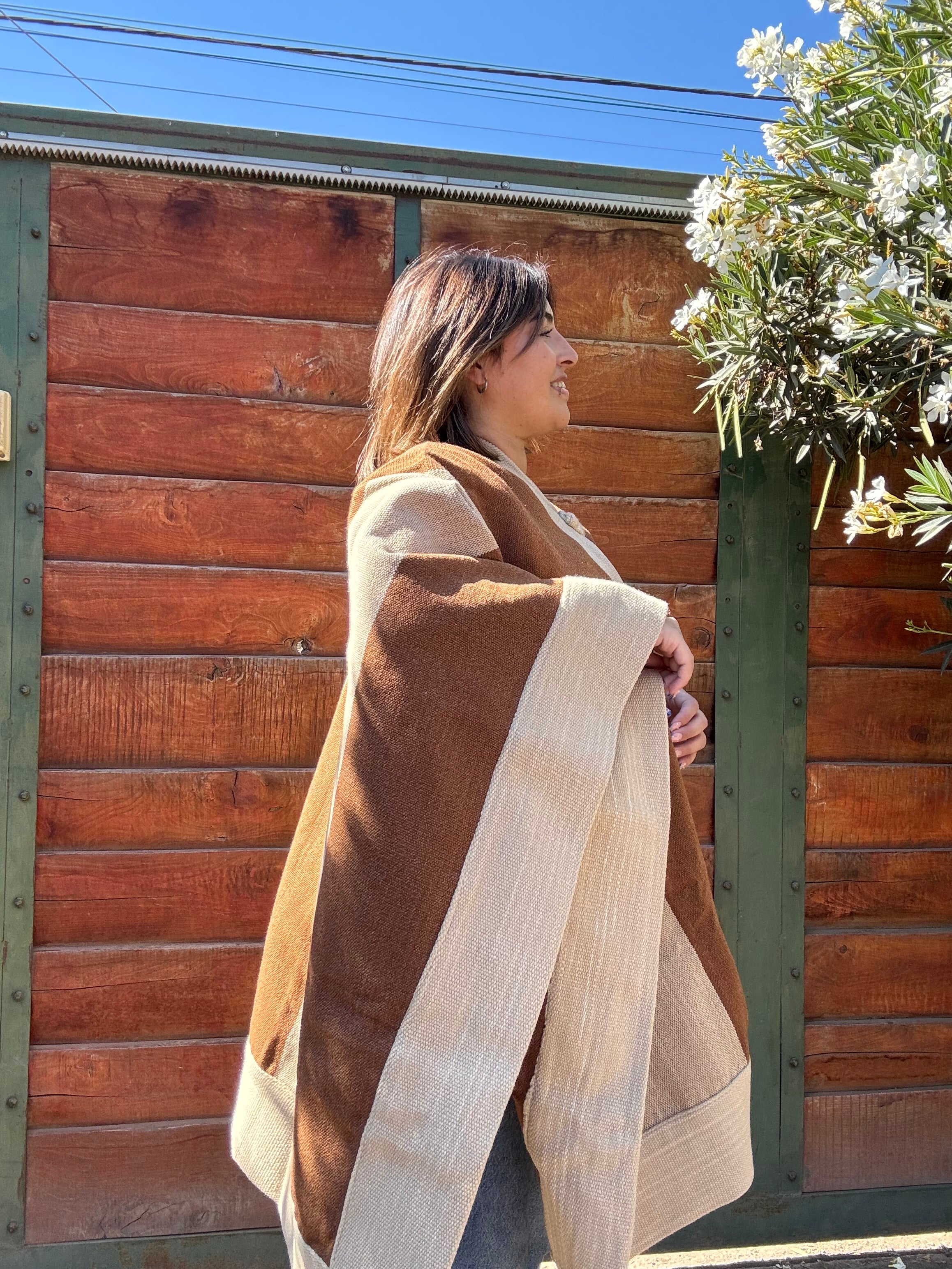 Poncho de Huaso Enguinchado Vicuña con Franjas Beige