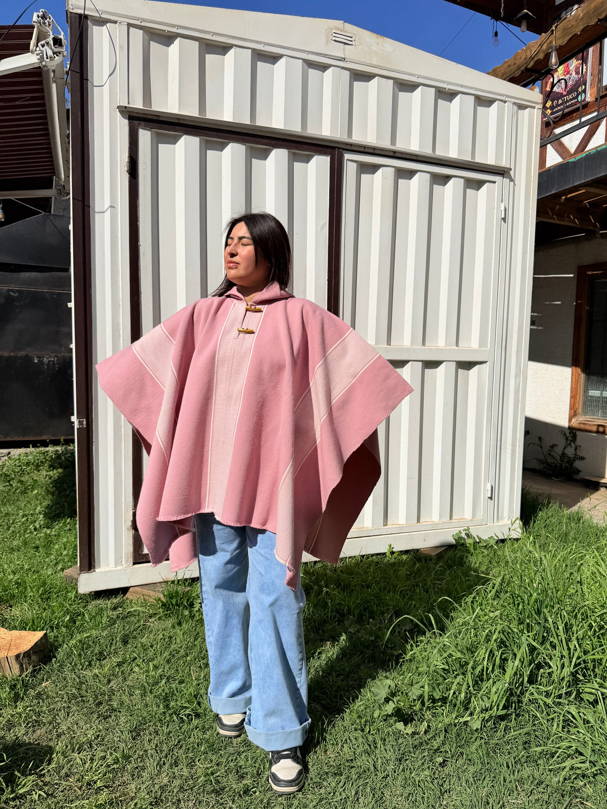 Poncho Rosado 1.60mt Diseño Mapuche Crudo y Capucha