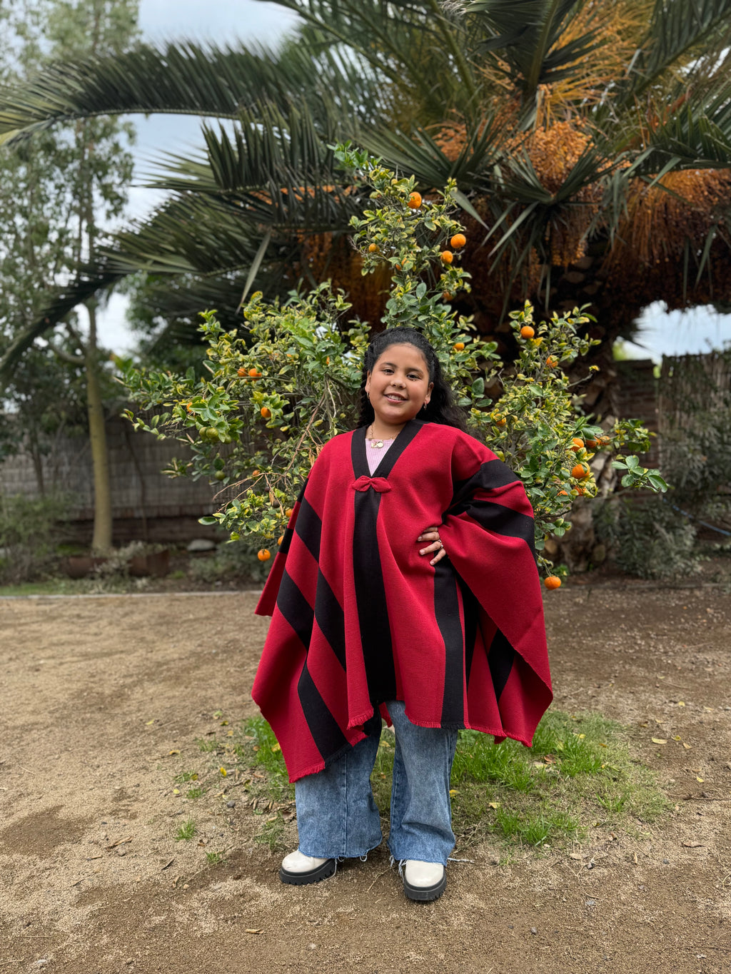 Poncho de Huaso Kids Rojo 1.50mt con Franjas Negras