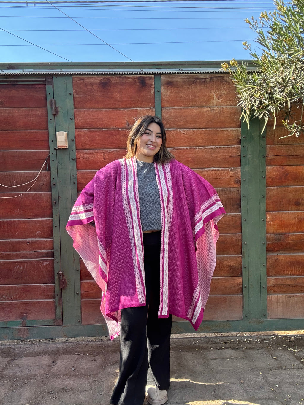 Ruana Fucsia Diseño Étnico