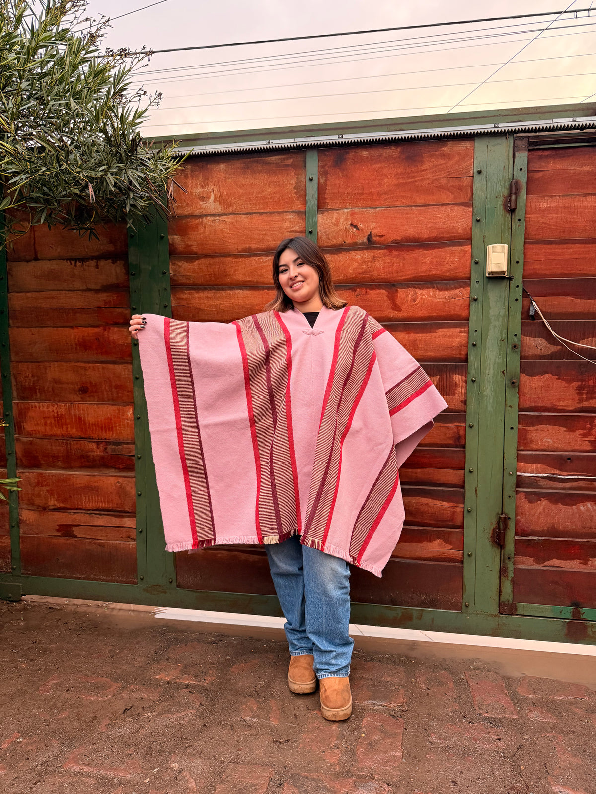 Poncho Rosado Diseño Mapuche Tonos Rosa