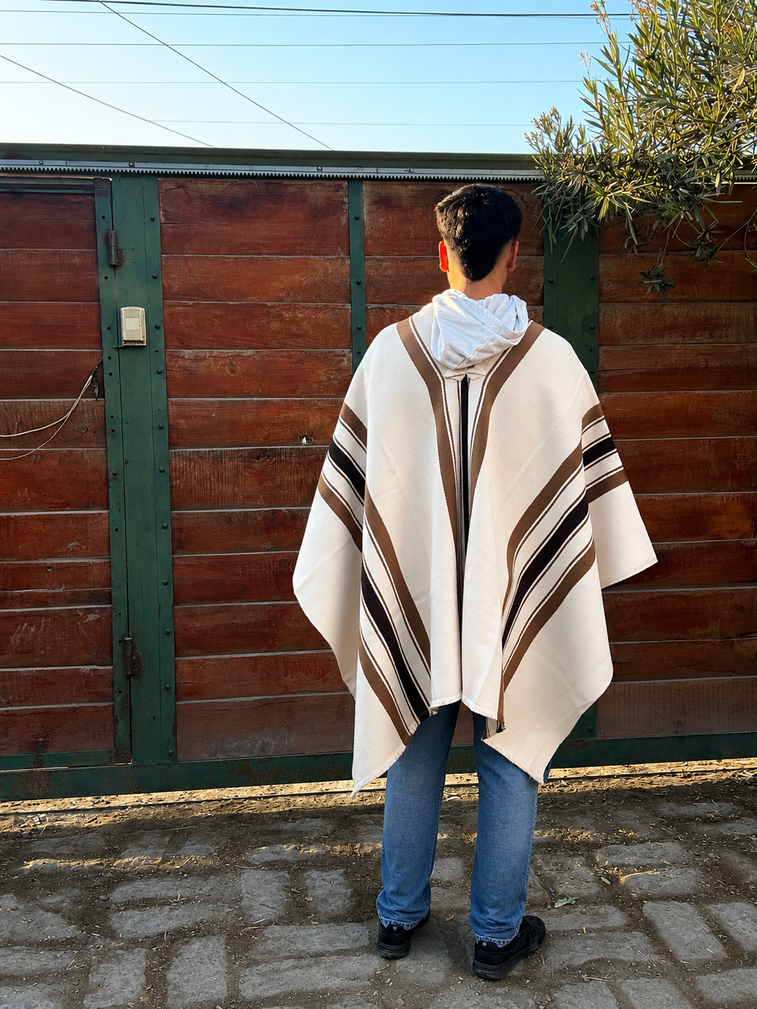 Poncho Blanco Liviano Tejido a Telar Con Franjas