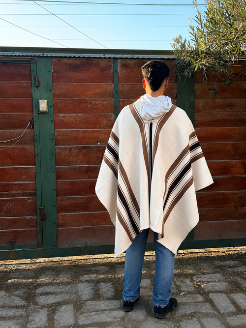 Poncho Blanco Liviano Tejido a Telar Con Franjas