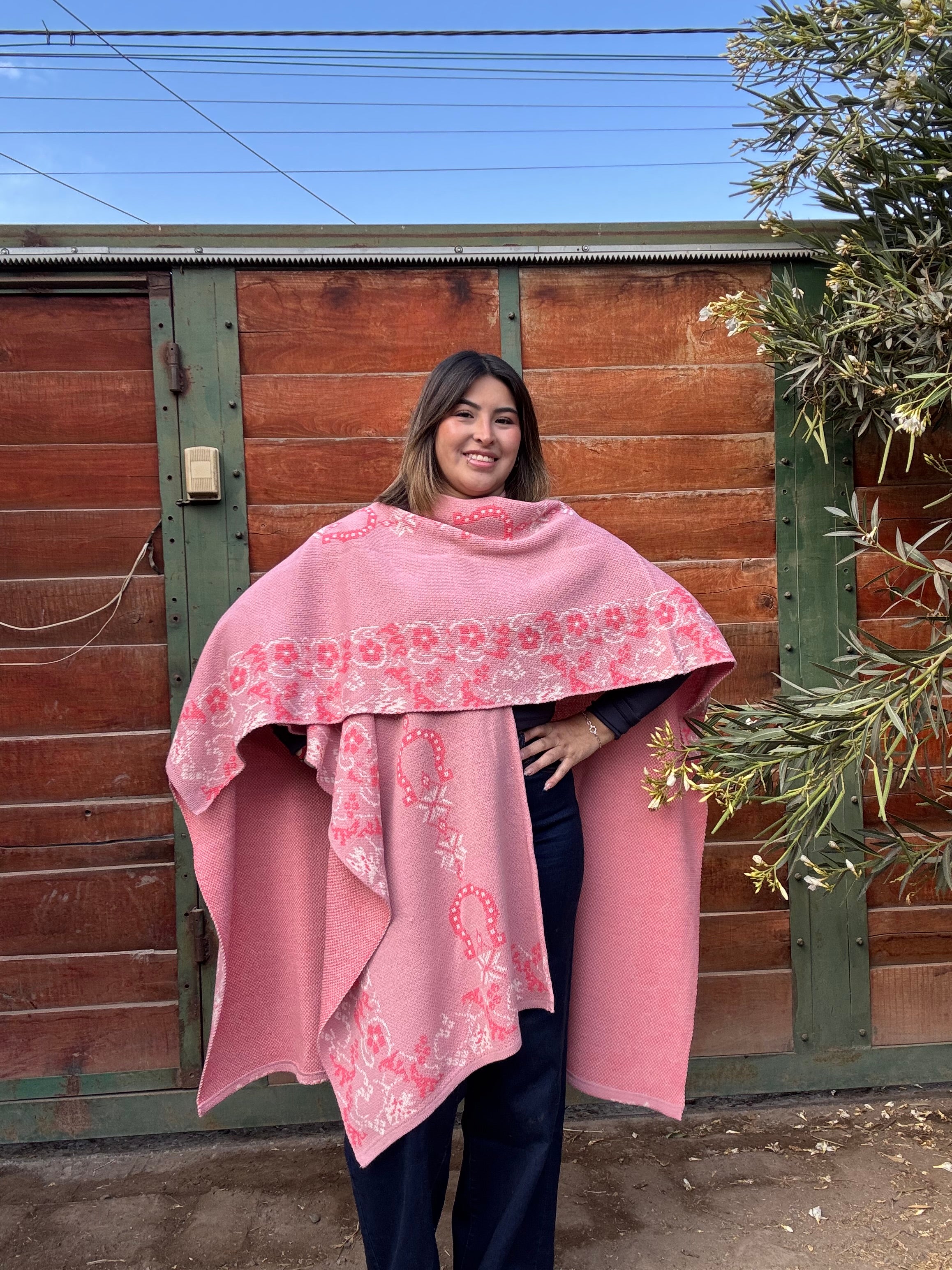 Ruana Rosada Diseño Herraduras Fucsia 3 Colores