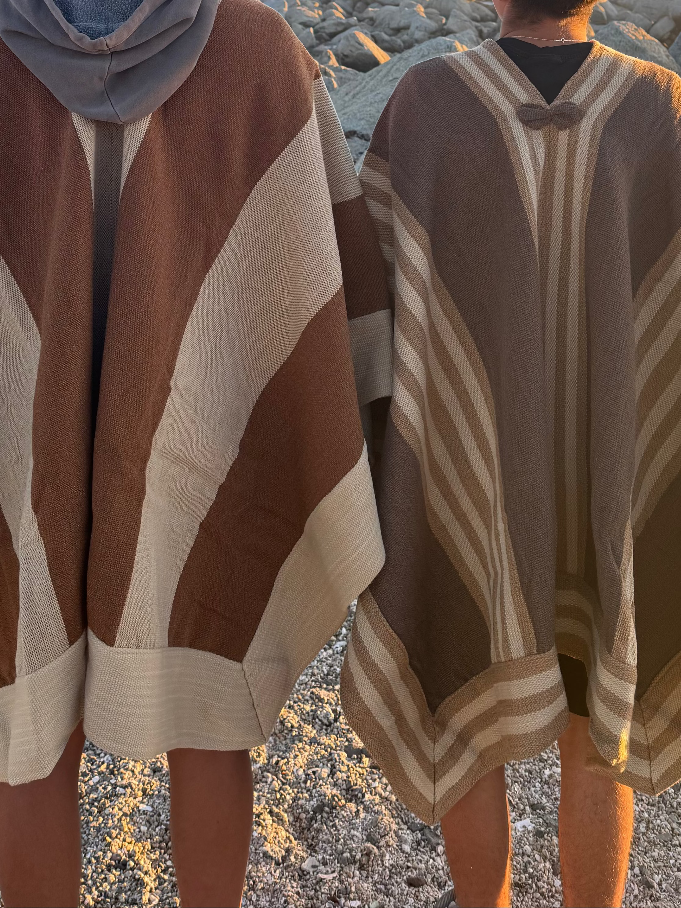 Poncho de Huaso Enguinchado Café con Franjas Beige