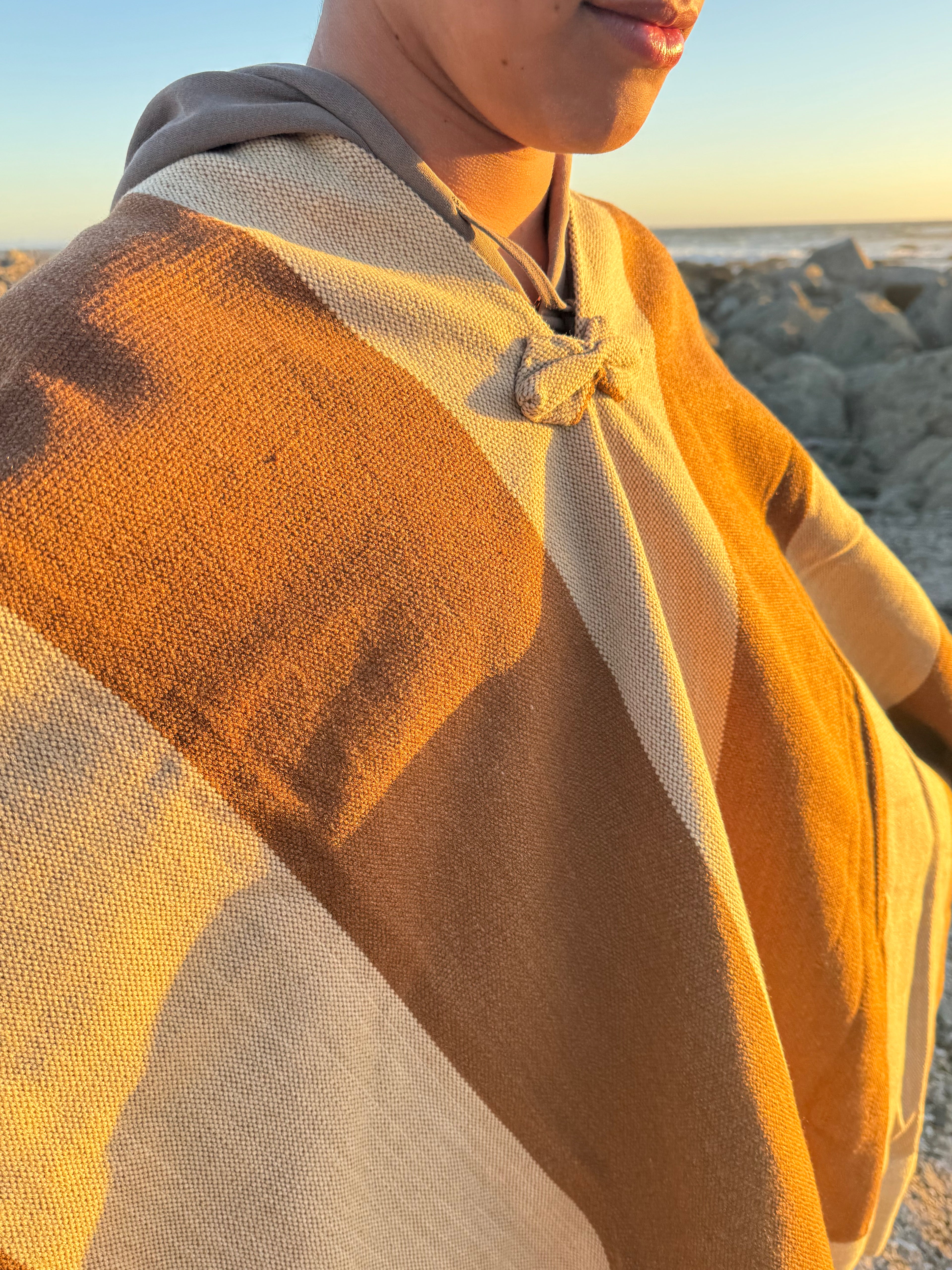 Poncho de Huaso Enguinchado Vicuña con Franjas Beige