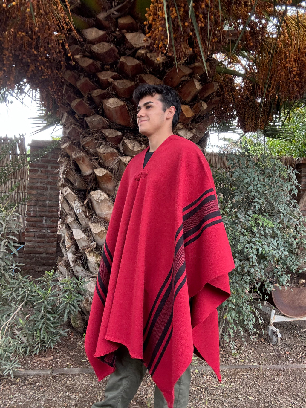 Poncho de Huaso Rojo con Franjas Negras
