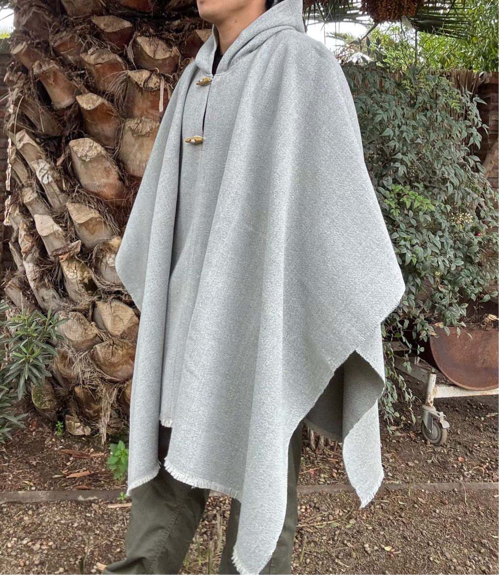 Poncho de Huaso Gris con Capucha